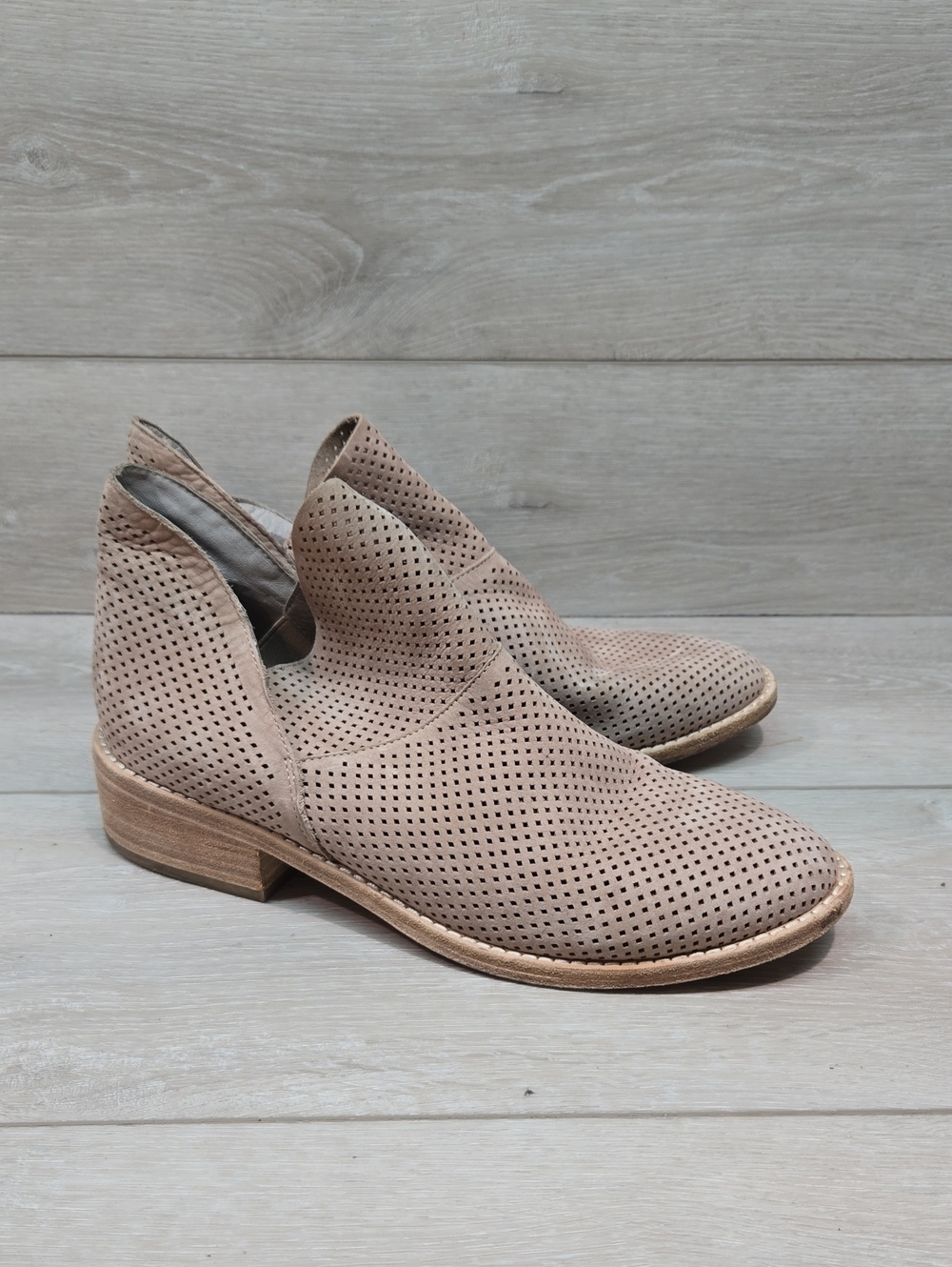 Eileen Fisher Women Slip-On Ankle Boots in Taupe Shoes Sz 9